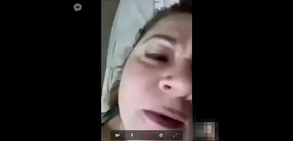 perra madura se masturba en facebook